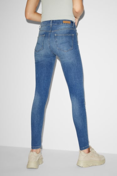Jóvenes - CLOCKHOUSE - skinny jeans - vaqueros - azul