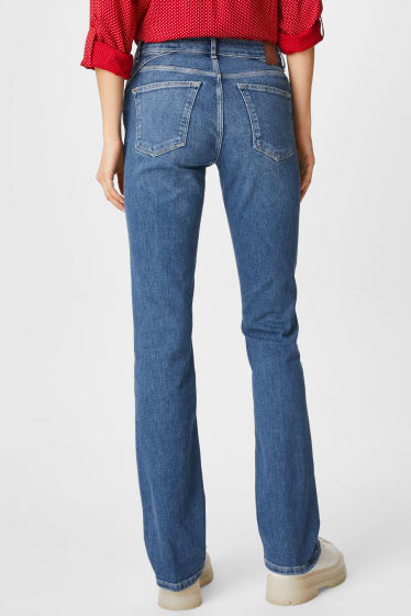 Kobiety - Premium bootcut jeans - dżins-niebieski