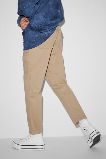Hommes - CLOCKHOUSE - pantalon cargo - carrot fit - taupe