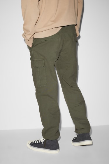 Men - CLOCKHOUSE - cargo trousers - tapered fit - dark green