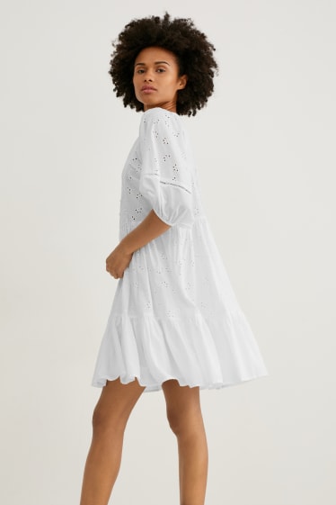 Dames - A-lijn-jurk - met borduursels - wit