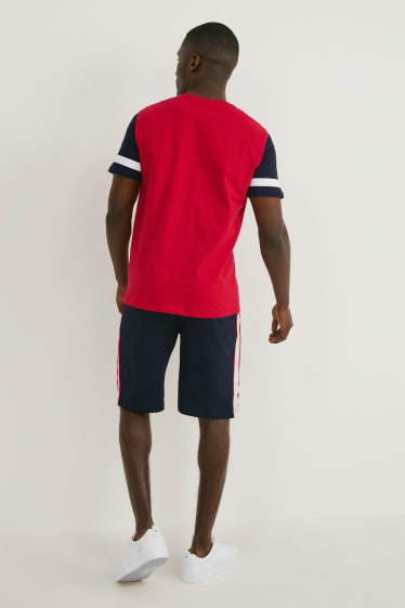 Mężczyźni - Zestaw - T-shirt i szorty dresowe - 2 części - czerwony