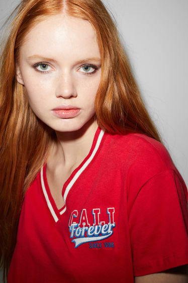 Teens & young adults - CLOCKHOUSE - cropped T-shirt  - red