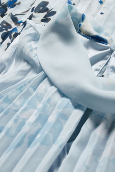 Women - Chiffon dress with plissé pleats - floral - light blue