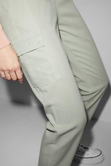 Kobiety - CLOCKHOUSE - spodnie z materiału - regular fit - miętowa zieleń