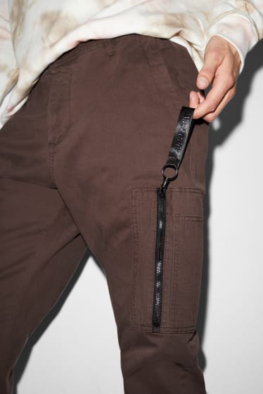 Mężczyźni - CLOCKHOUSE - spodnie bojówki - Slim Fit - ciemnobrązowy