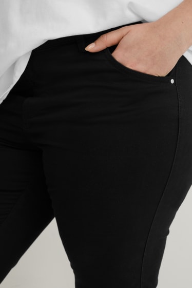Femei - Pantaloni capri - LYCRA® - negru