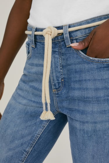 Women - Capri jeans with belt - mid waist - blue denim