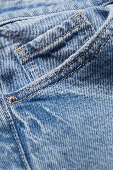 Adolescenți și tineri - CLOCKHOUSE - pantaloni scurți de blugi - talie înaltă - denim-albastru deschis