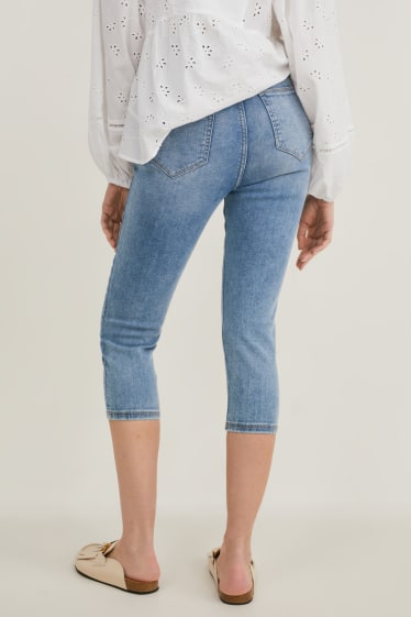 Femei - Jeans capri - talie înaltă - LYCRA® - denim-albastru deschis