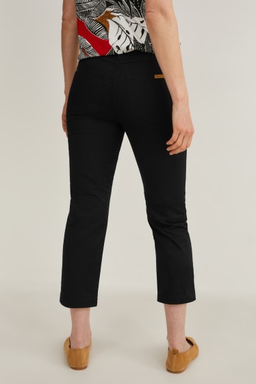 Women - Capri trousers with belt - LYCRA® - black