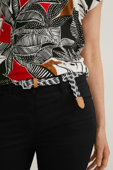 Women - Capri trousers with belt - LYCRA® - black