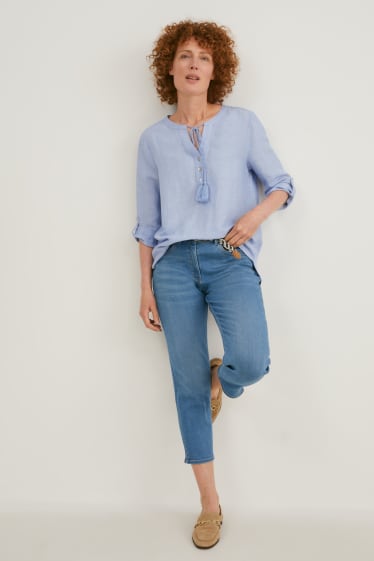 Women - Capri jeans with belt - mid waist  - denim-light blue