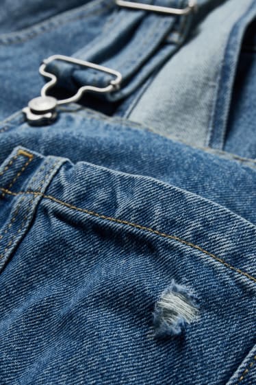 Ragazzi e giovani - CLOCKHOUSE - salopette corta di jeans - jeans azzurro