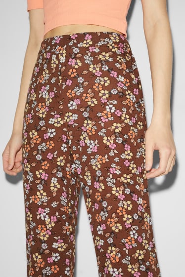 Femei - CLOCKHOUSE - pantaloni de stofă - talie înaltă - evazați - cu flori - maro