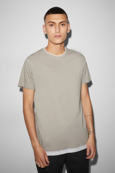 Mężczyźni - CLOCKHOUSE - T-shirt - w stylu 2 w 1 - brązowoszary