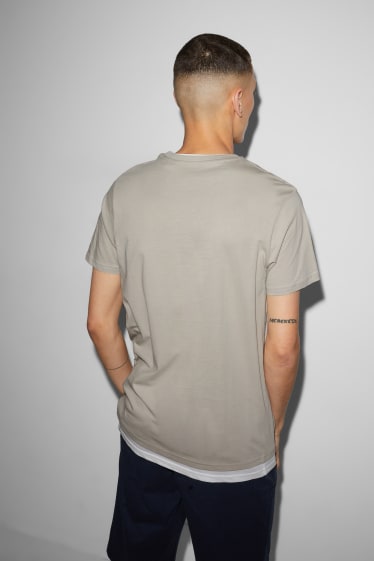Heren - CLOCKHOUSE - T-shirt - 2-in-1-look - taupe