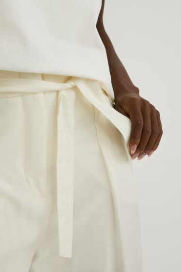 Femei - Pantaloni culotte - talie înaltă - alb