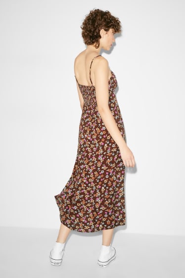 Nastolatki - CLOCKHOUSE - sukienka w stylu empire - w kwiaty - brązowy