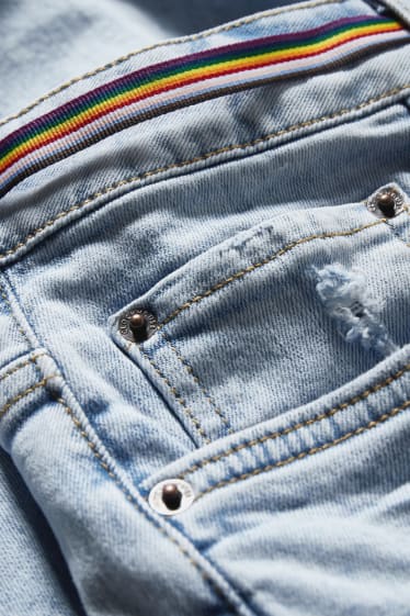Men - CLOCKHOUSE - denim shorts with belt - PRIDE - denim-light blue