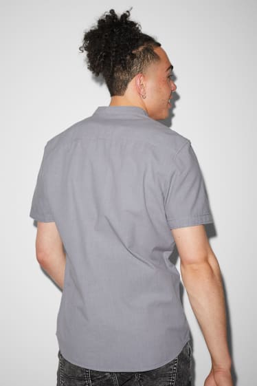 Hombre - CLOCKHOUSE - camisa - regular fit - cuello mao - gris