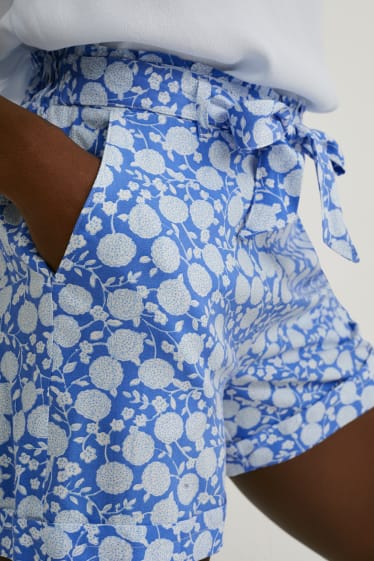 Damen - Shorts - Mid Waist - geblümt - blau / weiß