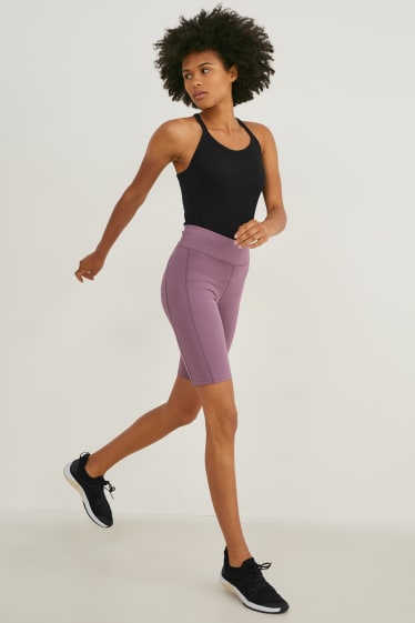 Women - Performance cycling shorts - violet