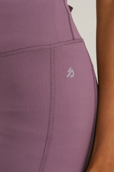 Women - Performance cycling shorts - violet