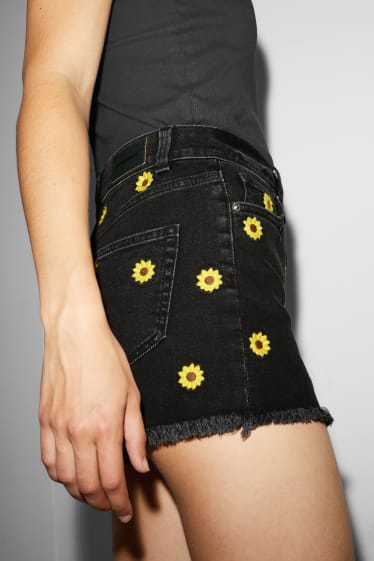 Dospívající a mladí - CLOCKHOUSE - džínové šortky - high waist - s květinovým vzorem - džíny - tmavošedé