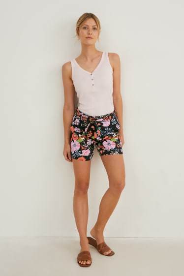 Women - Shorts - mid-rise waist - floral - black