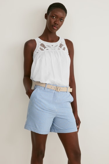Femmes - Short avec ceinture - mid-waist - matière recyclée - à rayures - blanc / bleu