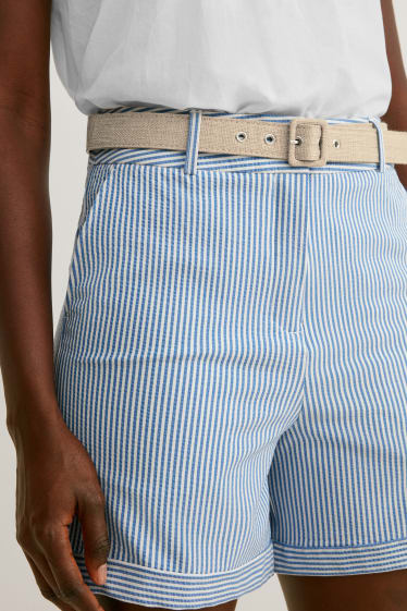 Femmes - Short avec ceinture - mid-waist - matière recyclée - à rayures - blanc / bleu
