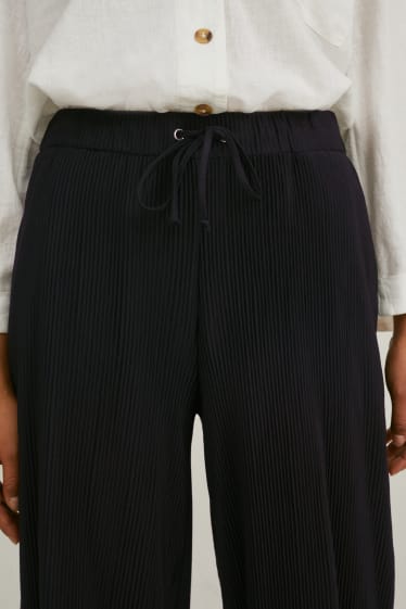 Women - Pleated trousers - mid-rise waist - wide leg - black
