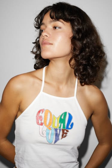 Mujer - CLOCKHOUSE - top crop - PRIDE - blanco