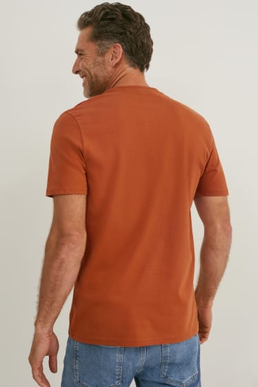 Mężczyźni - T-shirt - brązowy