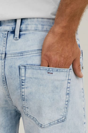 Mężczyźni - Szorty bermudy dżinsowe - LYCRA® - dżins-jasnoniebieski