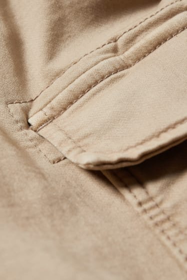 Mężczyźni - CLOCKHOUSE - spodnie bojówki - regular fit  - beżowy
