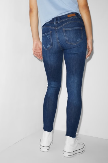 Tieners & jongvolwassenen - CLOCKHOUSE - skinny jeans - mid waist - push-up effect - jeansblauw