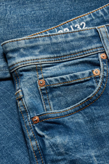 Heren - CLOCKHOUSE - carrot jeans - LYCRA® - jeansblauw