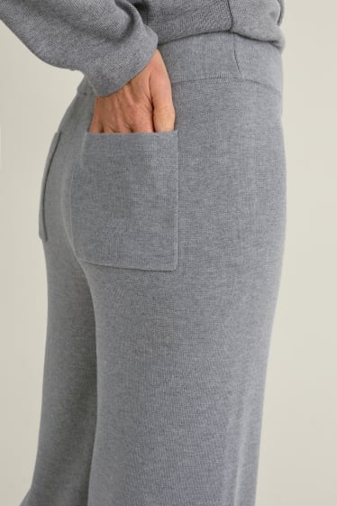 Dámské - Pletené kalhoty - comfort fit - světle šedá-žíhaná