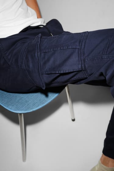 Hommes - CLOCKHOUSE - pantalon cargo - regular fit  - bleu foncé