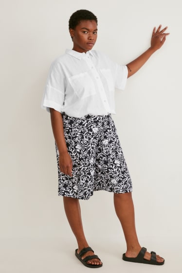 Damen - Shorts - Mid Waist - schwarz / weiß