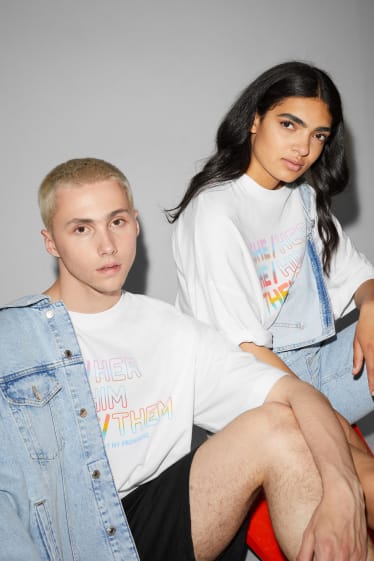 Nastolatki - CLOCKHOUSE - T-shirt - unisex - PRIDE - biały