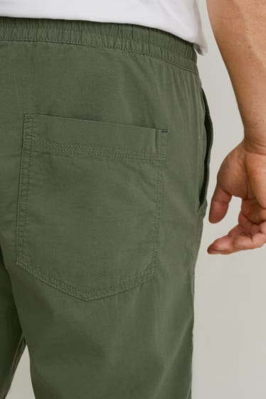 Bărbați - Pantaloni scurți - verde