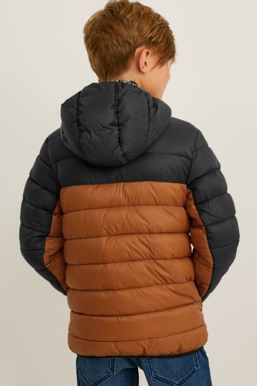 Dětské - Prošívaná bunda s kapucí - hnědá/tmavomodrá