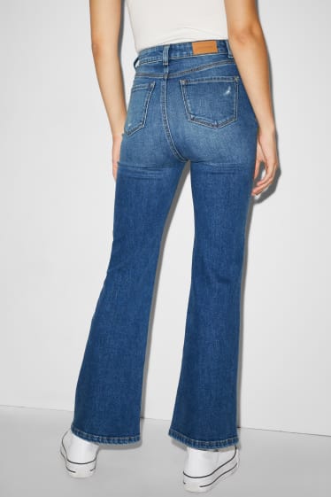 Femmes - CLOCKHOUSE - jean à jambe évasée - high waist - jean bleu