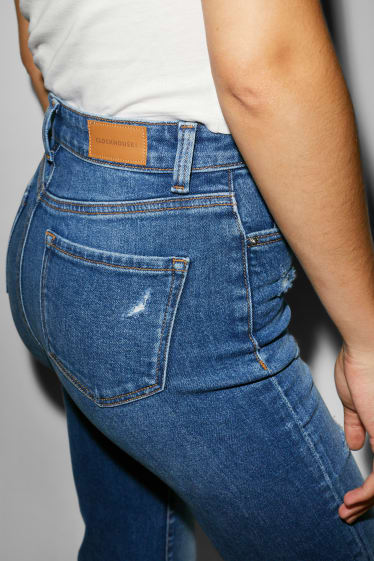 Femmes - CLOCKHOUSE - jean à jambe évasée - high waist - jean bleu