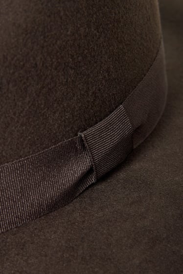 Women - Wool hat - brown