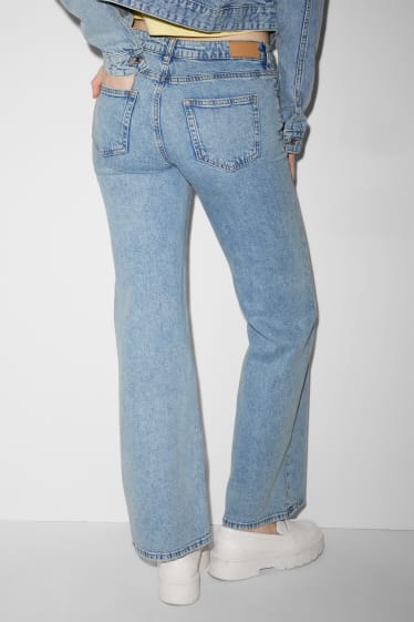 Femmes - CLOCKHOUSE - jean à jambe évasée - low waist - jean bleu clair