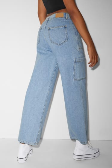 Damen - CLOCKHOUSE - Straight Cargo Jeans - Low Waist - helljeansblau
